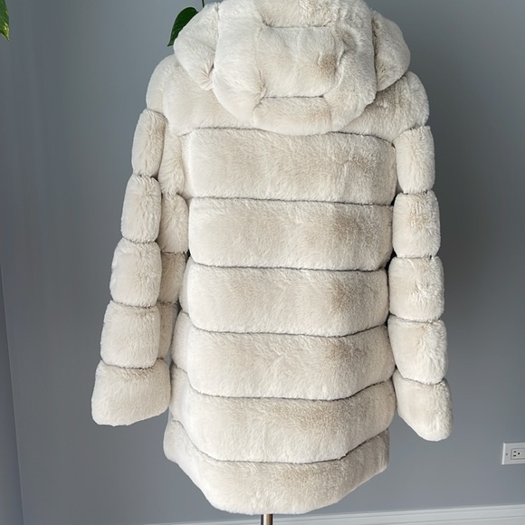 BCBGMAXAZRIA Cream Faux Fur Hooded Coat Size S - Picture 5 of 12